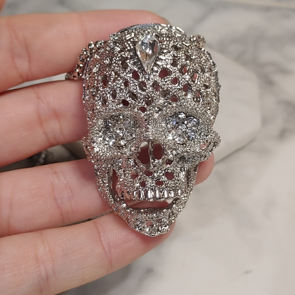 Rhinestone 3D Skull Necklace - Picture 4 of 7